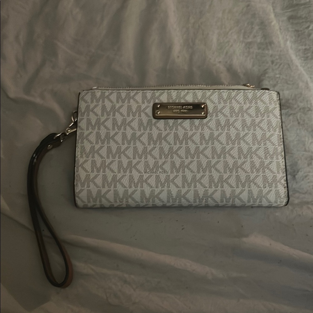 Michael Kors White Signature Wristlet Wallet
